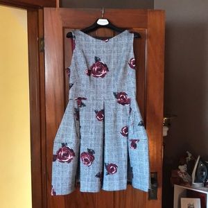 Roz and Liz houndstooth with flowers.